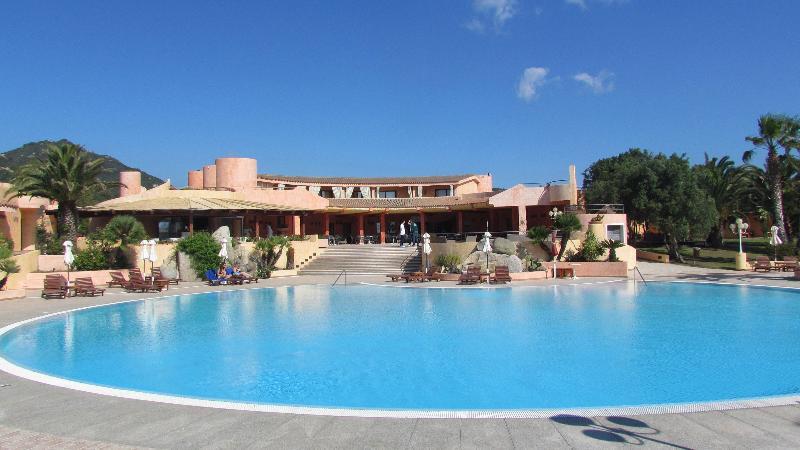 Sant'Elmo Beach Hotel Castiadas Bagian luar foto